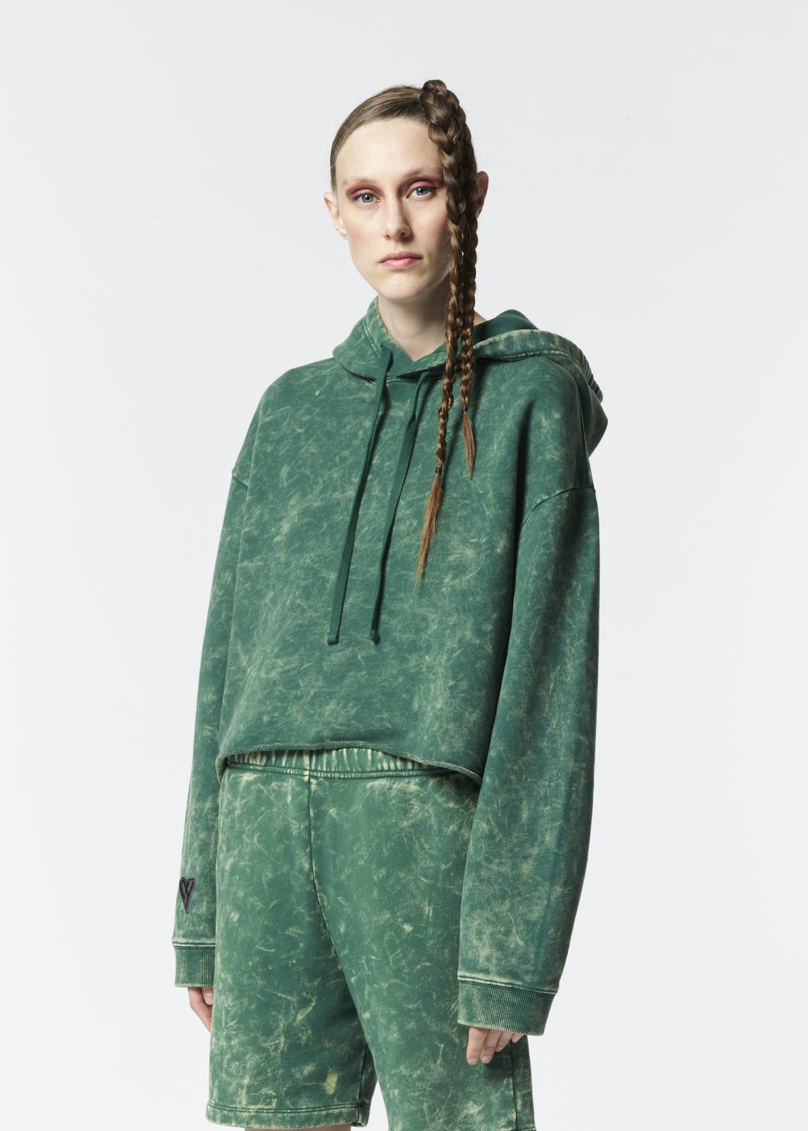 VplusY_green-cropped-hoodie_manVplusY_green-cropped-hoodie_woman